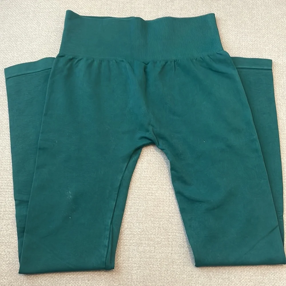 Nikibiki full length leggings green seamless high waisted yoga Pilates workout